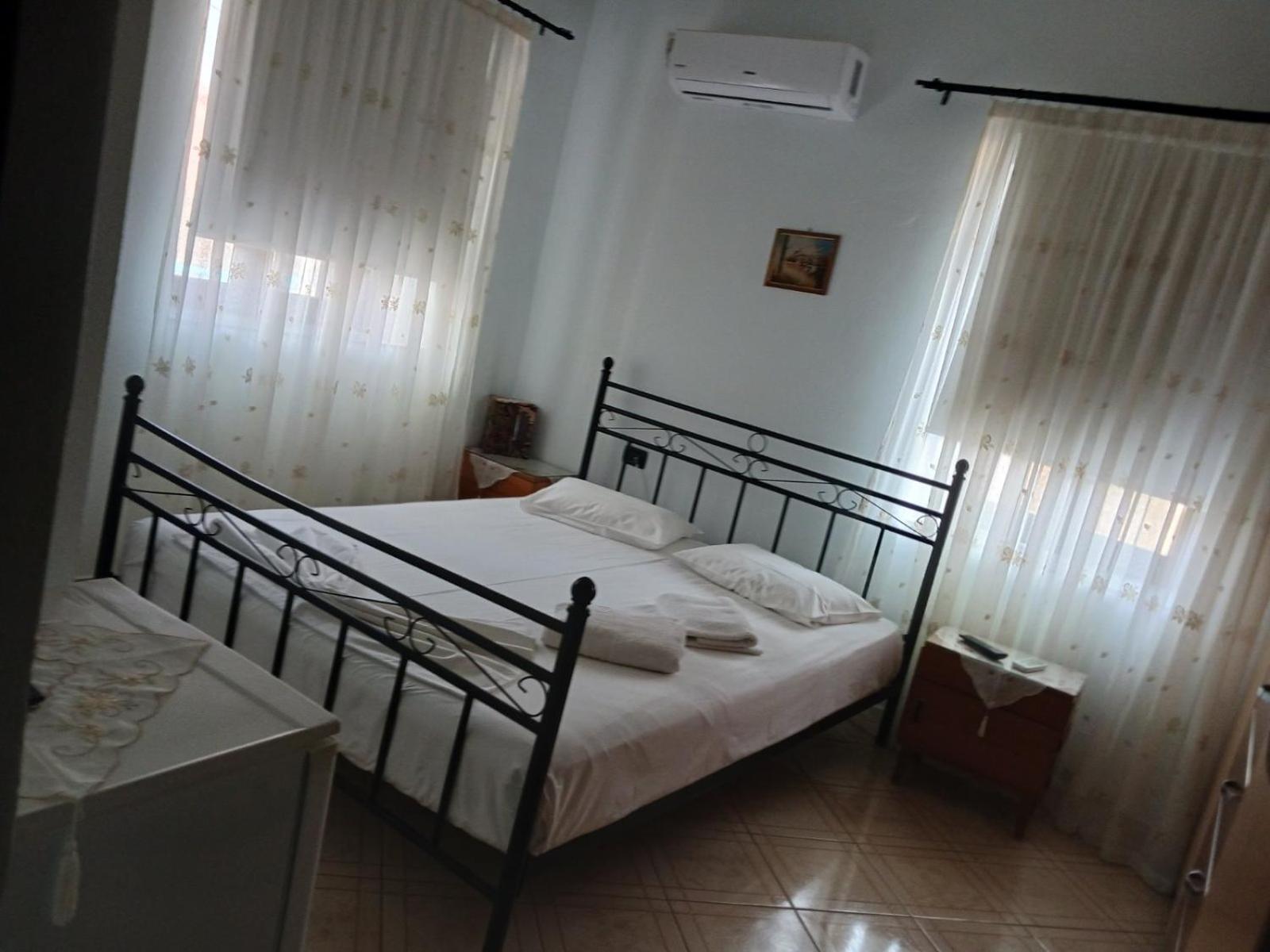 Janis Castle Apartment Himare Bagian luar foto