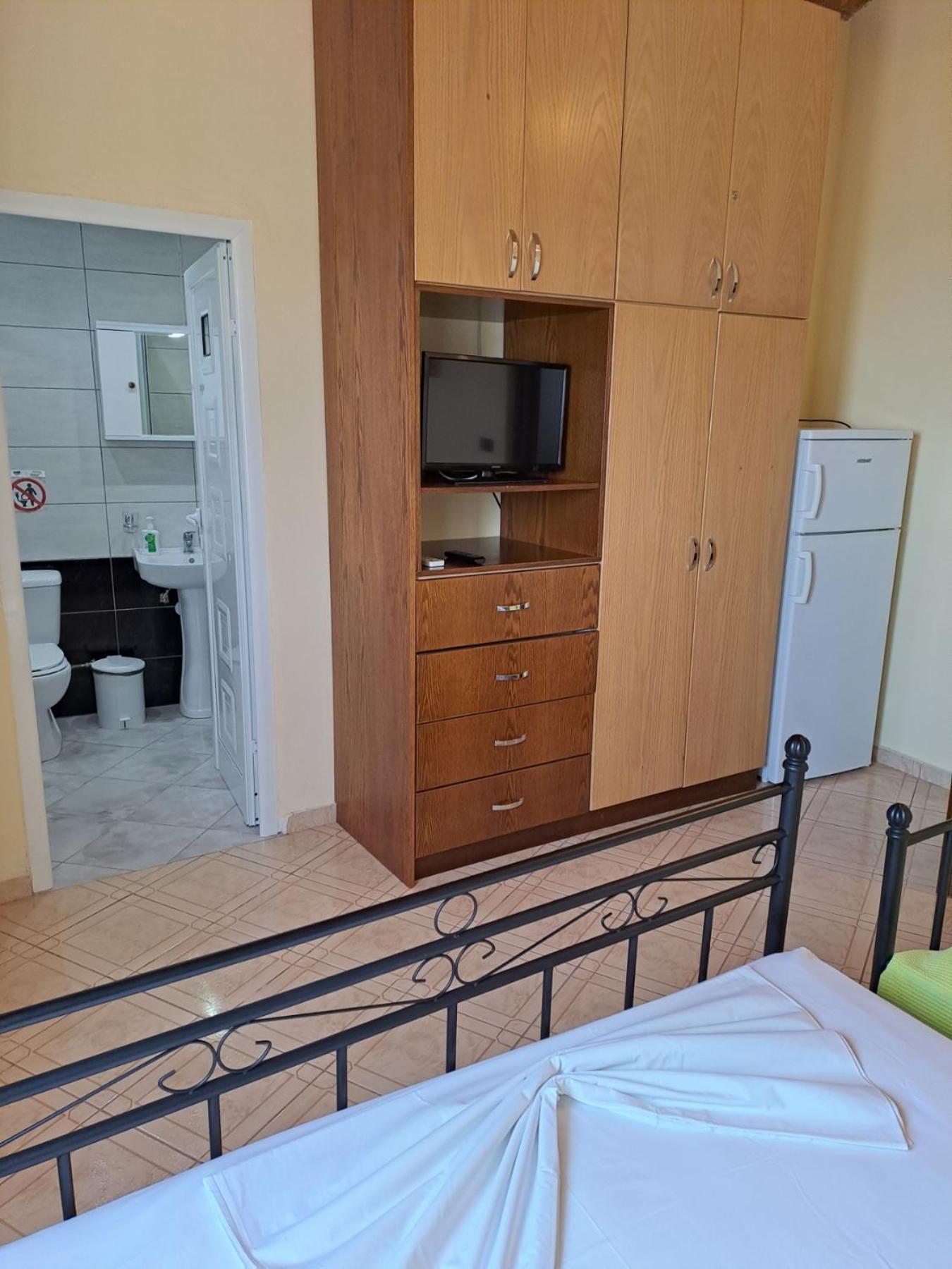 Janis Castle Apartment Himare Bagian luar foto