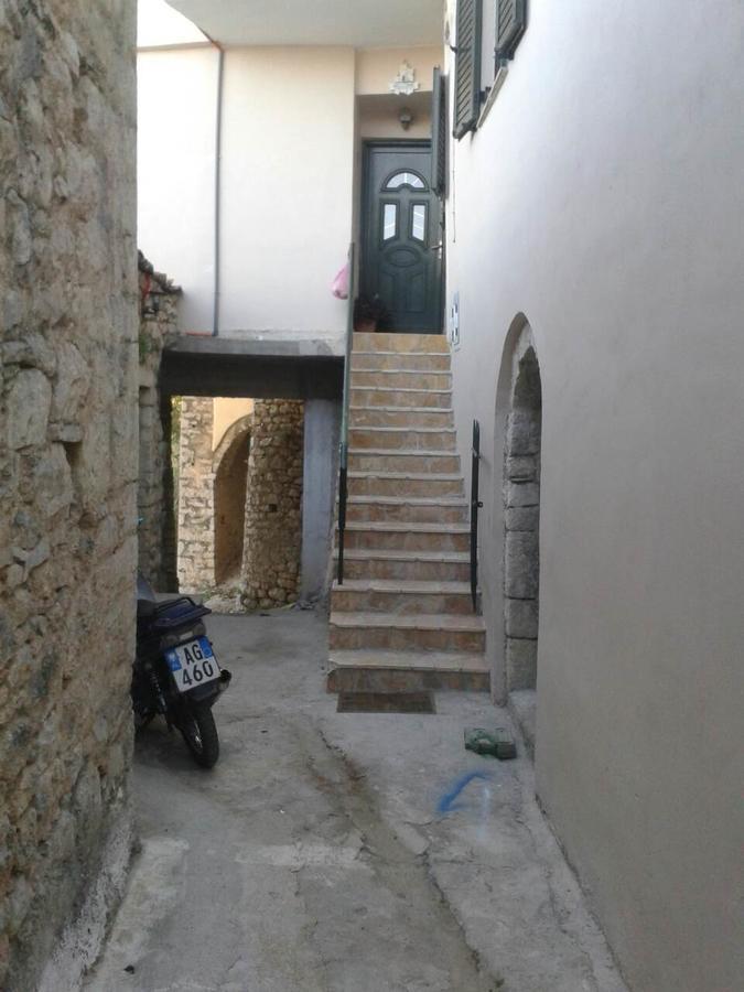 Janis Castle Apartment Himare Bagian luar foto